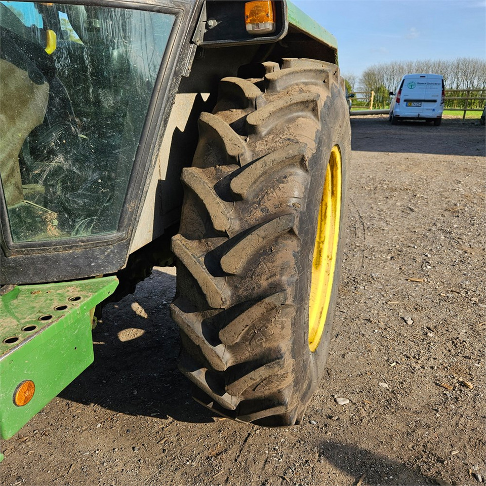 Farm tractor John Deere 2040: picture 29