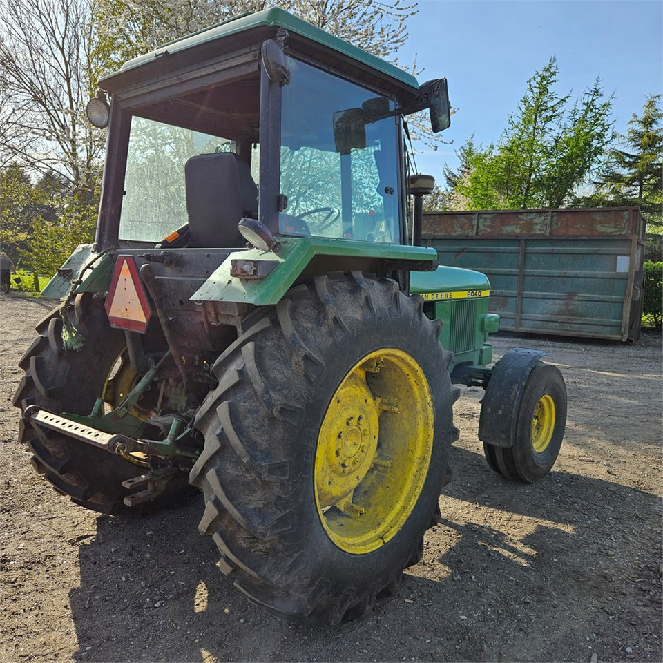 Farm tractor John Deere 2040: picture 6