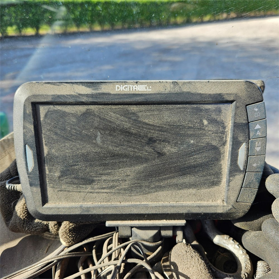 Farm tractor John Deere 2040: picture 15