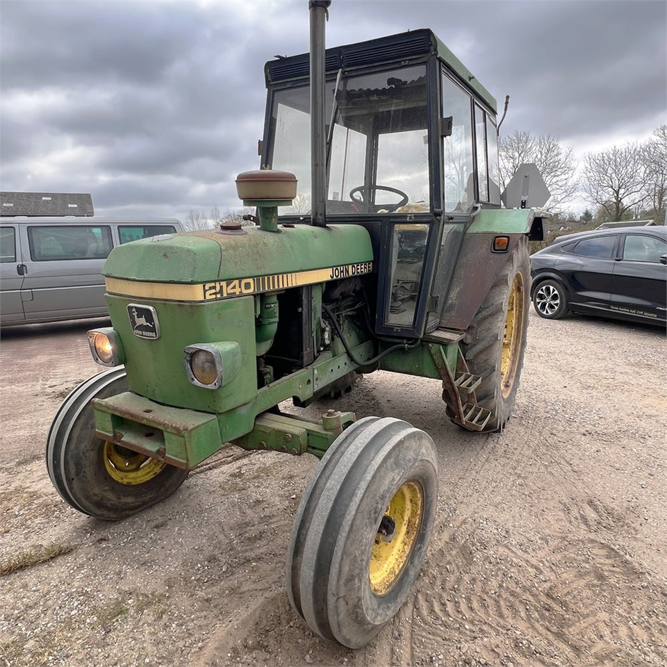 John Deere 2140 leasing John Deere 2140: picture 14