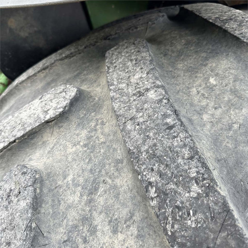 Farm tractor John Deere 7530: picture 45 Farm tractor John Deere 7530: picture 45