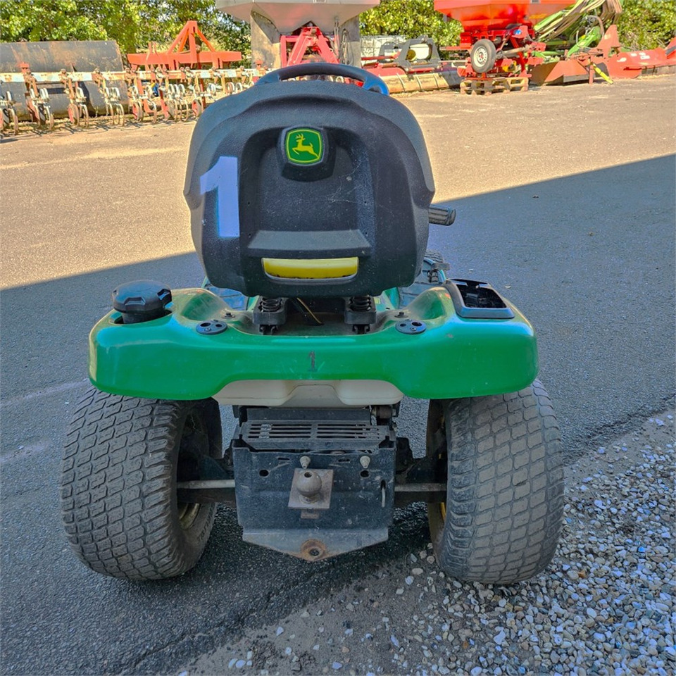 John Deere X304 - Garden mower: picture 4 John Deere X304 - Garden mower: picture 4