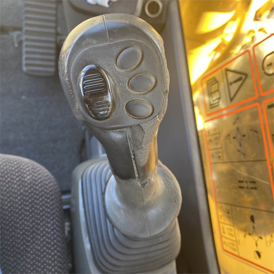 Crawler excavator Komatsu PC210 LC-8K: picture 16 Crawler excavator Komatsu PC210 LC-8K: picture 16