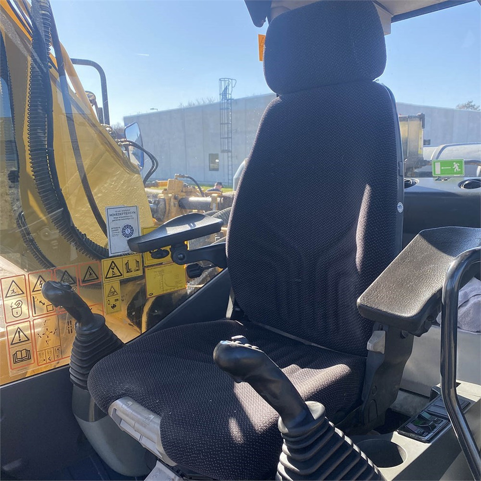 Crawler excavator Komatsu PC210 LC-8K: picture 14 Crawler excavator Komatsu PC210 LC-8K: picture 14