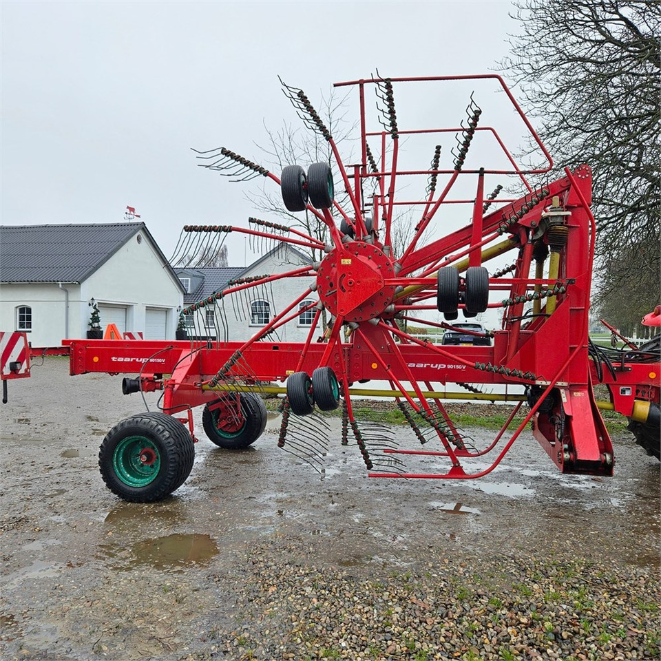 Kverneland Taarup 90150 V - Tedding equipment: picture 1 Kverneland Taarup 90150 V - Tedding equipment: picture 1