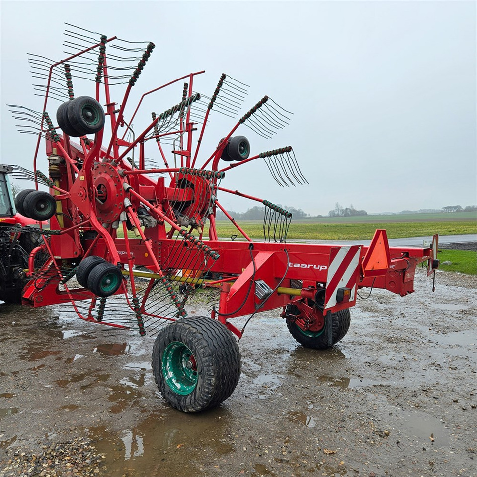 Kverneland Taarup 90150 V - Tedding equipment: picture 2 Kverneland Taarup 90150 V - Tedding equipment: picture 2