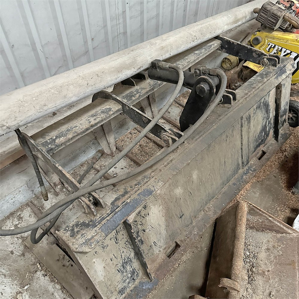 Skid steer loader Massey Ferguson MF506: picture 45