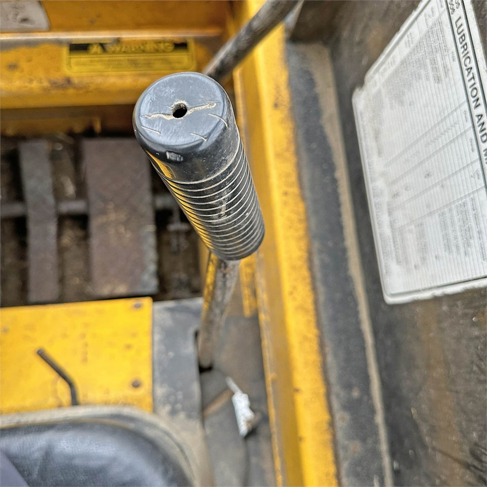 Skid steer loader Massey Ferguson MF506: picture 15