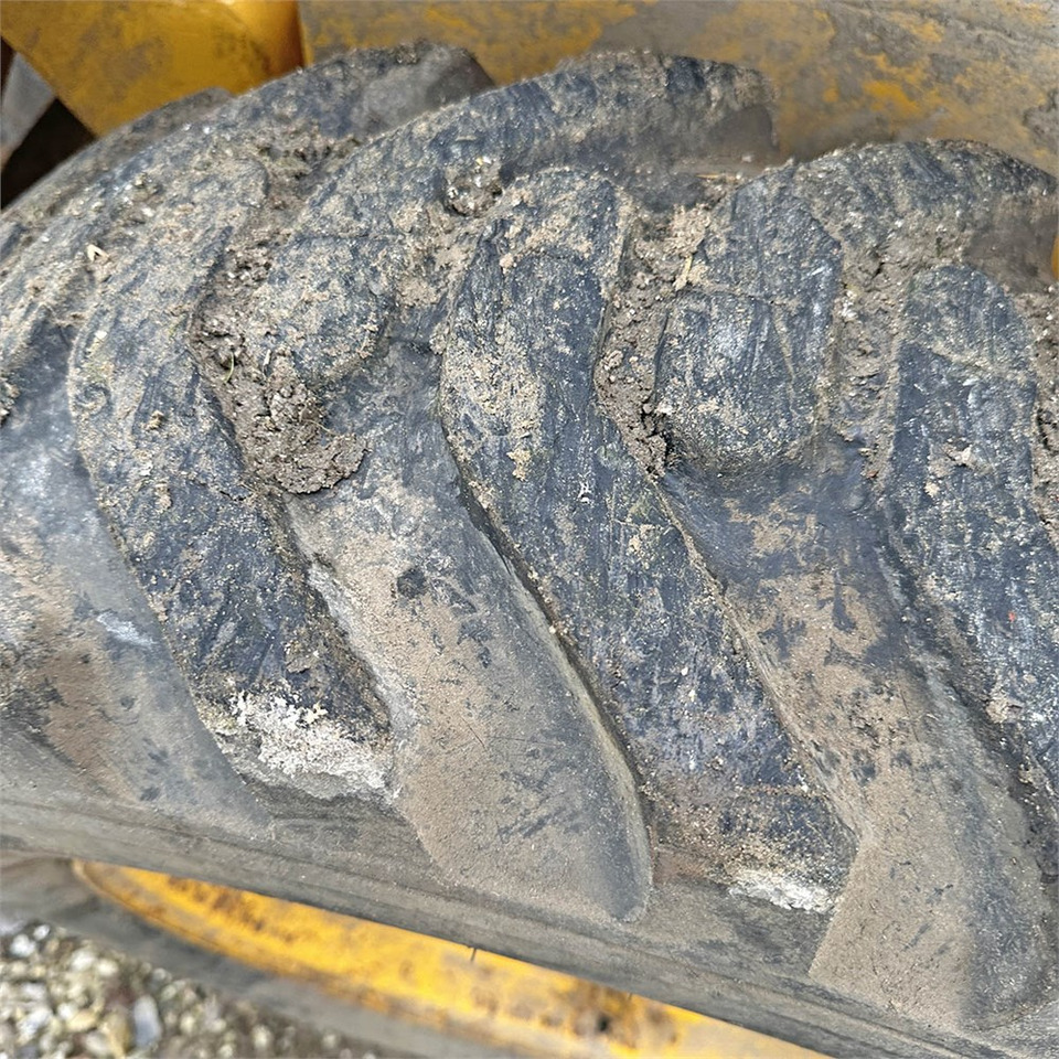 Skid steer loader Massey Ferguson MF506: picture 38