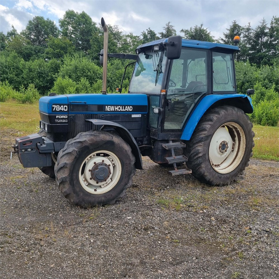 New Holland 7840 - Farm tractor: picture 2 New Holland 7840 - Farm tractor: picture 2