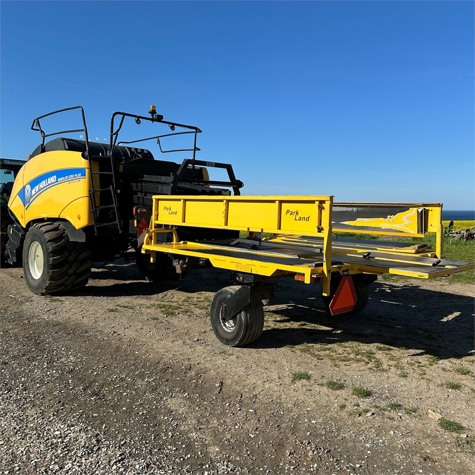 New Holland Bigbaler 1290 Plus - Tedding equipment: picture 4 New Holland Bigbaler 1290 Plus - Tedding equipment: picture 4