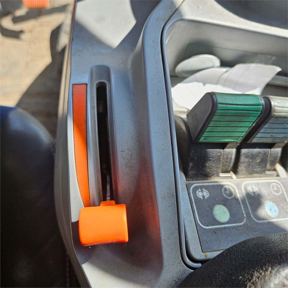 Farm tractor New Holland T7.235 Power Command: picture 15