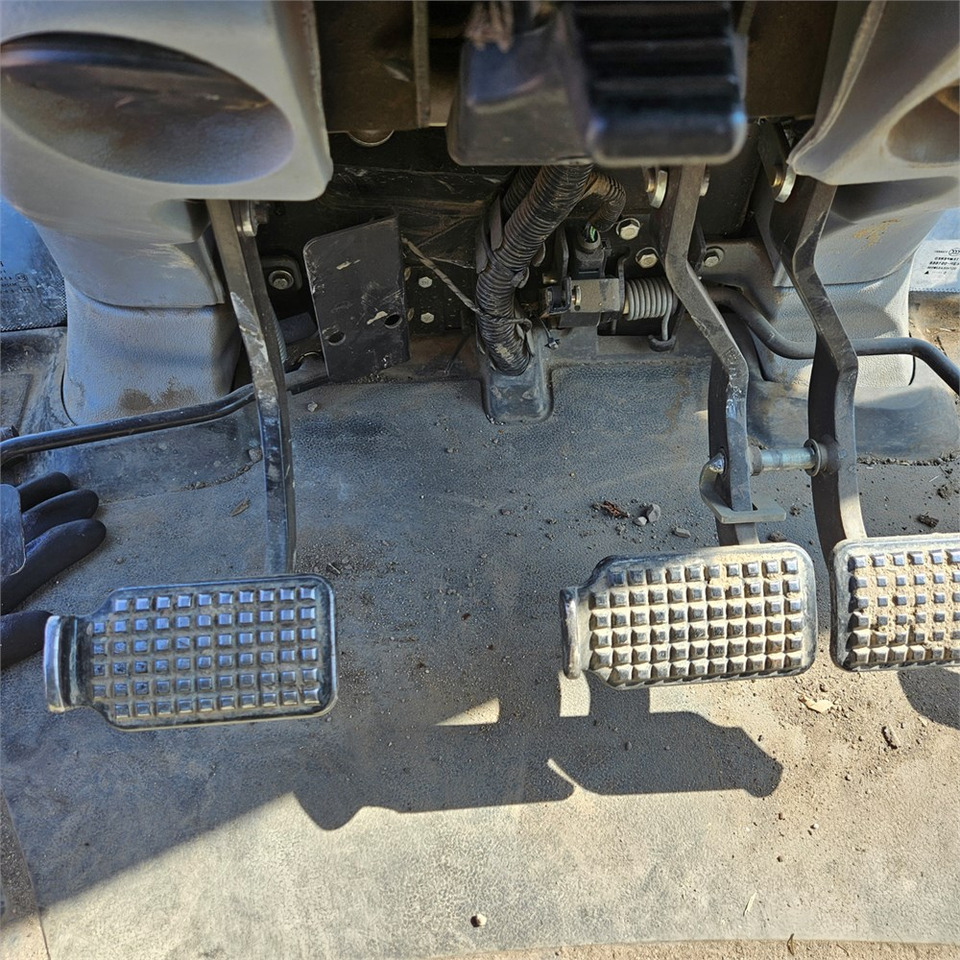 Farm tractor New Holland T7.235 Power Command: picture 29