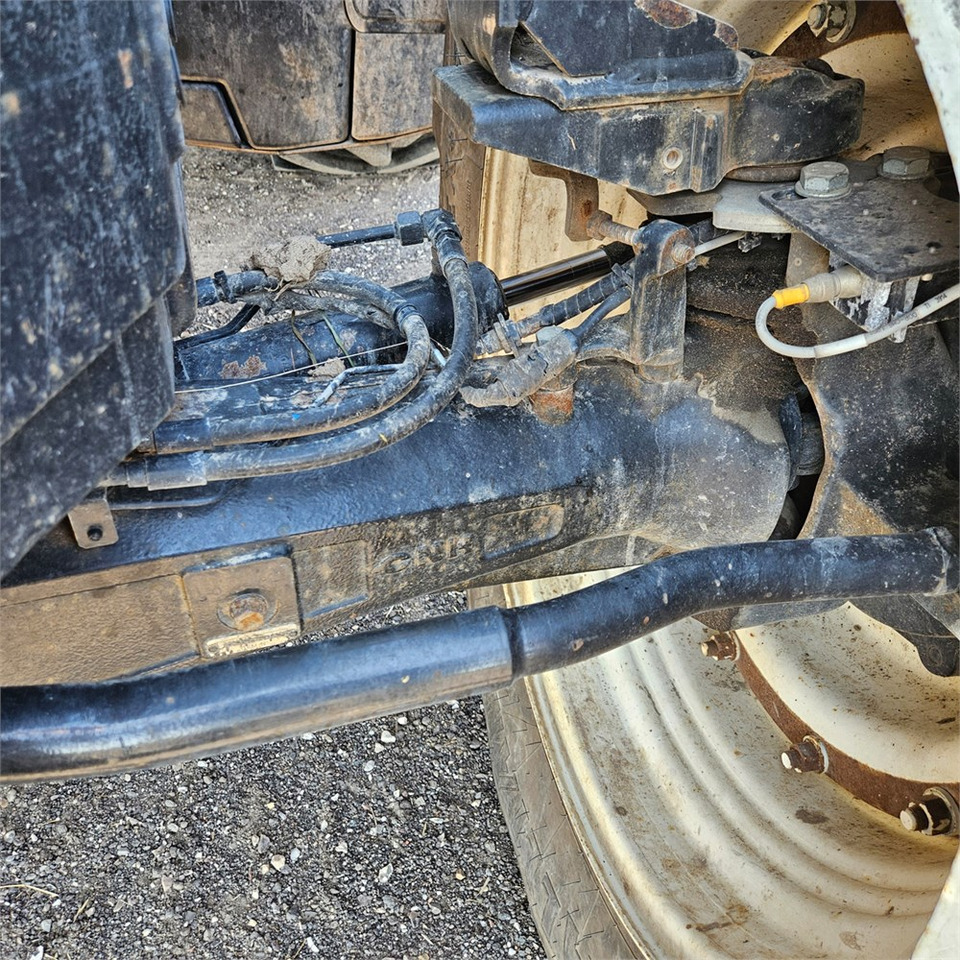 Farm tractor New Holland T7.235 Power Command: picture 37