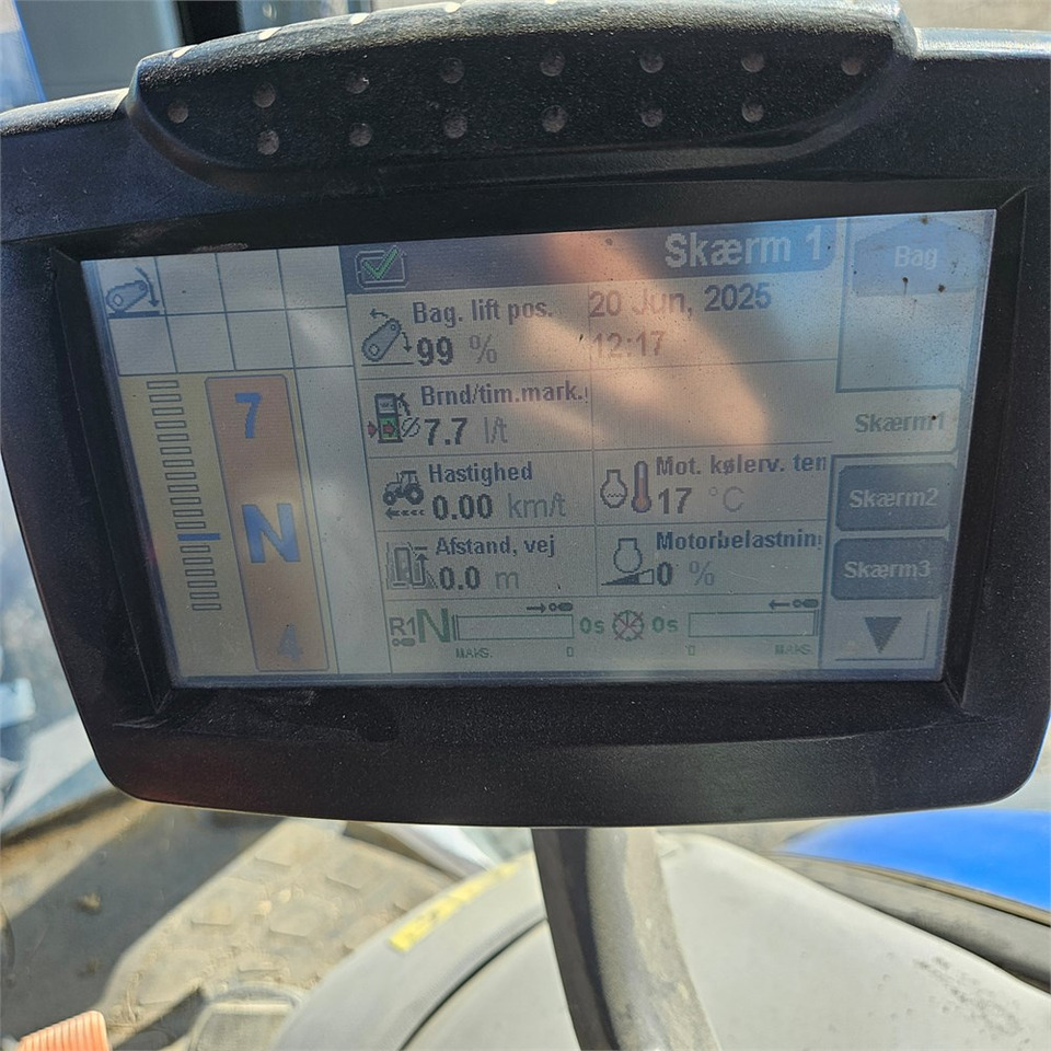 Farm tractor New Holland T7.235 Power Command: picture 16