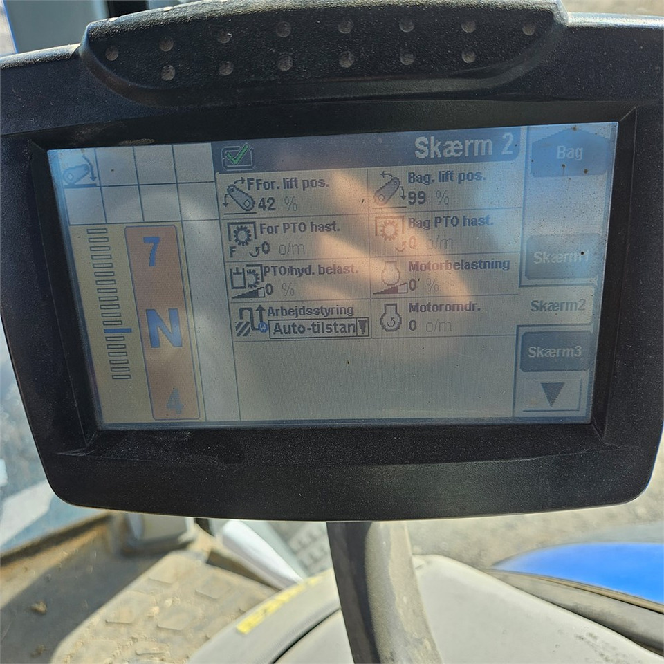 Farm tractor New Holland T7.235 Power Command: picture 17