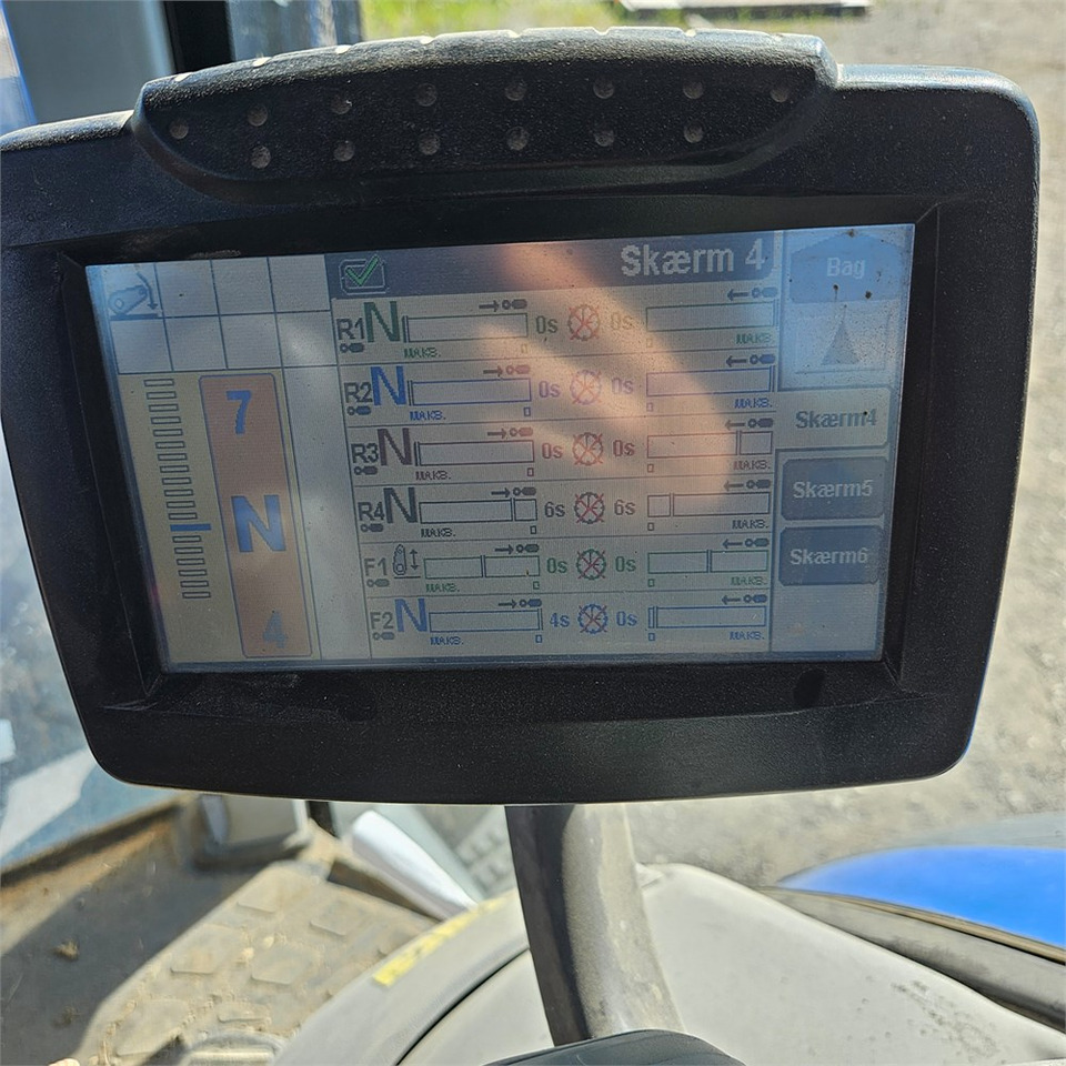 Farm tractor New Holland T7.235 Power Command: picture 18