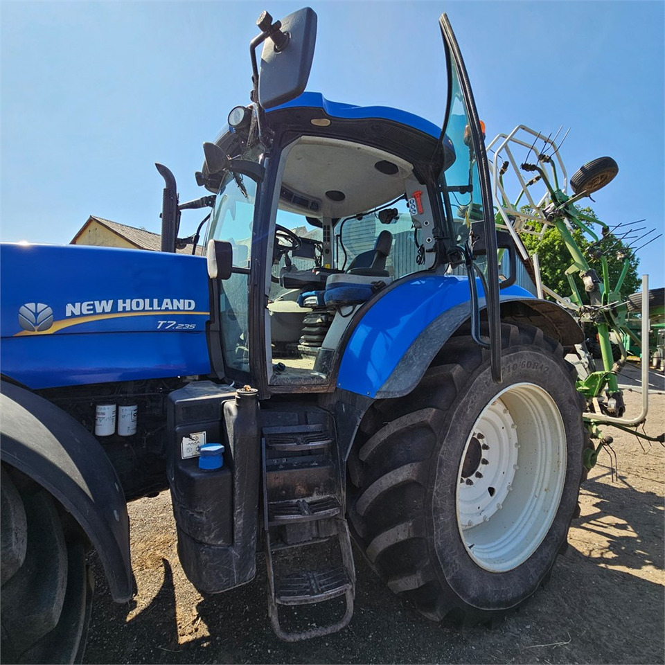 Farm tractor New Holland T7.235 Power Command: picture 7