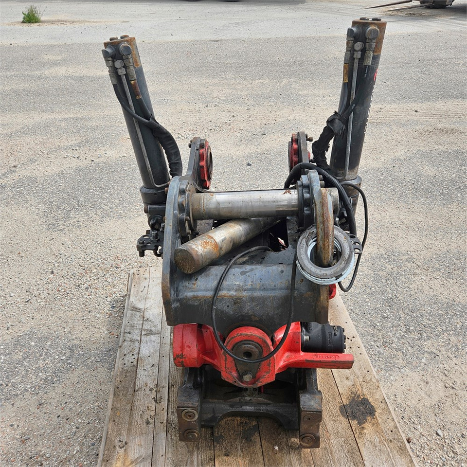 Rototilt R6 - Tiltrotator for Excavator: picture 4 Rototilt R6 - Tiltrotator for Excavator: picture 4