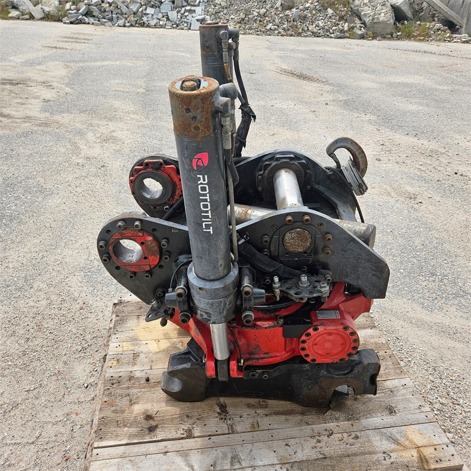 Rototilt R6 - Tiltrotator for Excavator: picture 2 Rototilt R6 - Tiltrotator for Excavator: picture 2