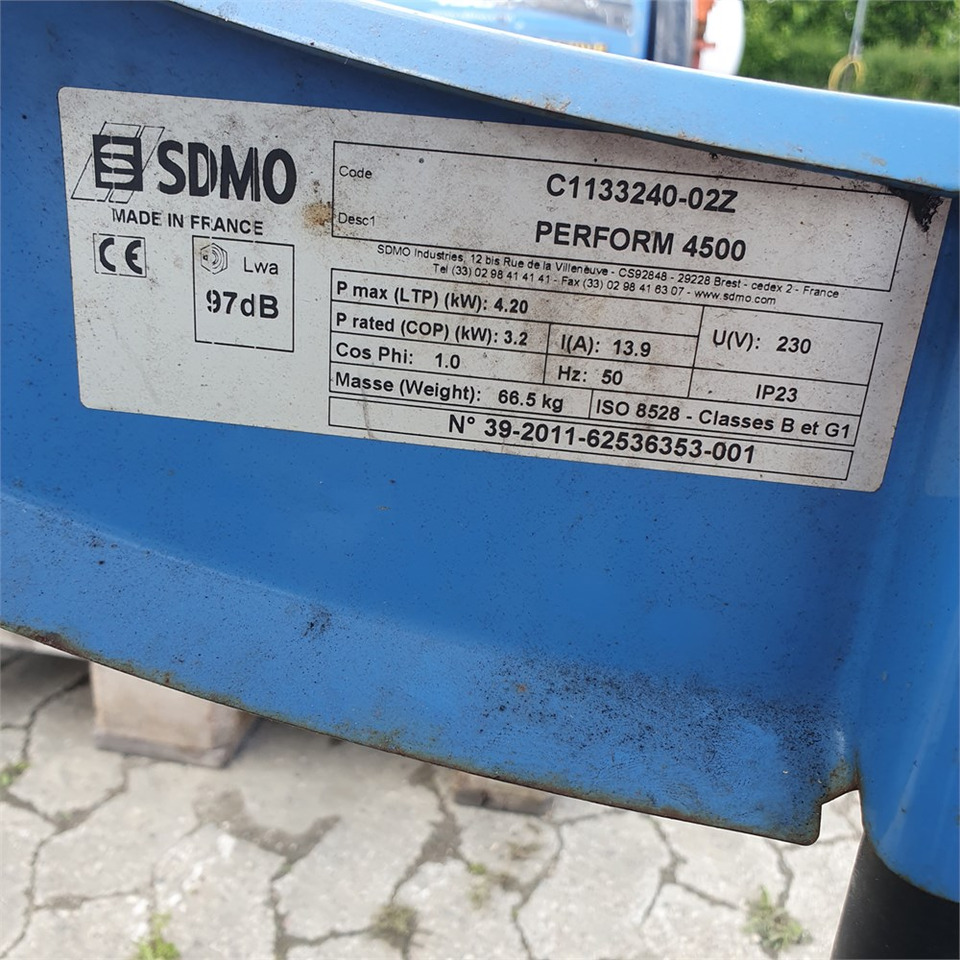 SDMO 4500 - Generator set: picture 5 SDMO 4500 - Generator set: picture 5