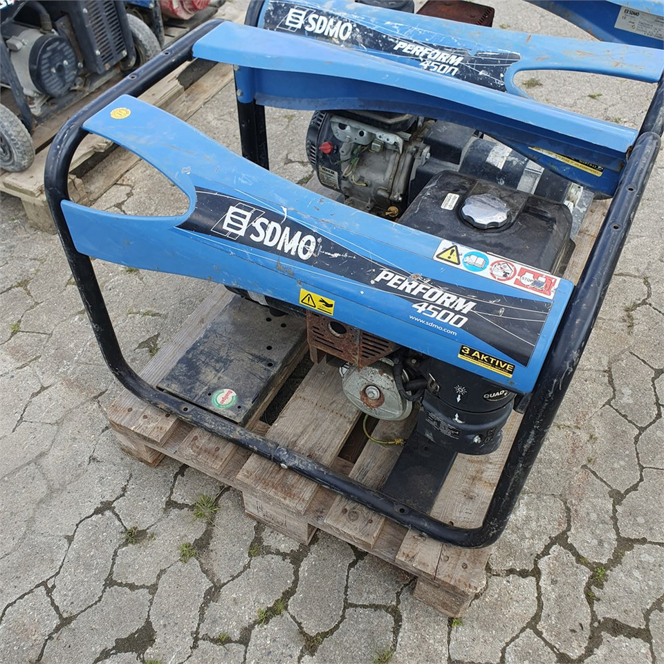 SDMO 4500 - Generator set: picture 2 SDMO 4500 - Generator set: picture 2