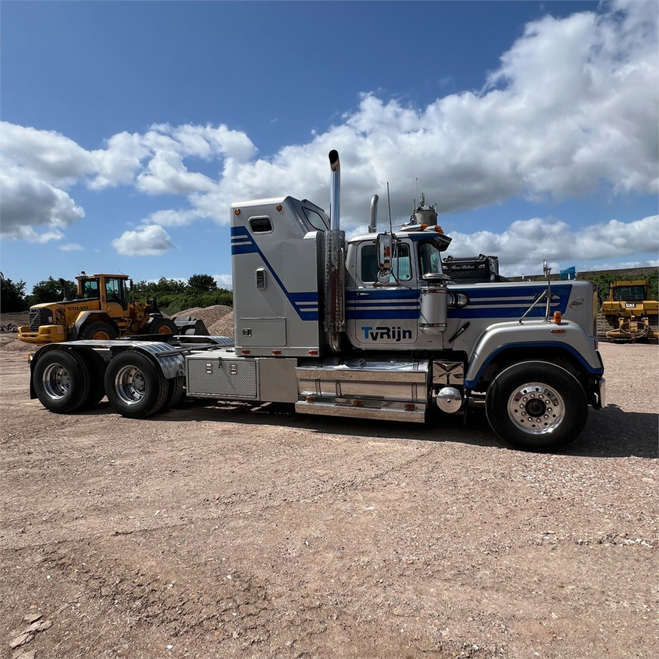 Mack Superliner leasing Mack Superliner: picture 13