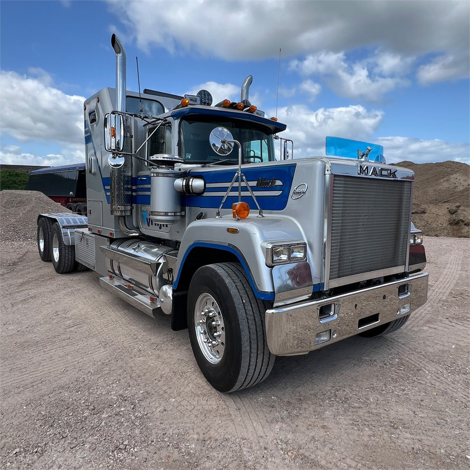 Mack Superliner - Tractor truck: picture 1 Mack Superliner - Tractor truck: picture 1