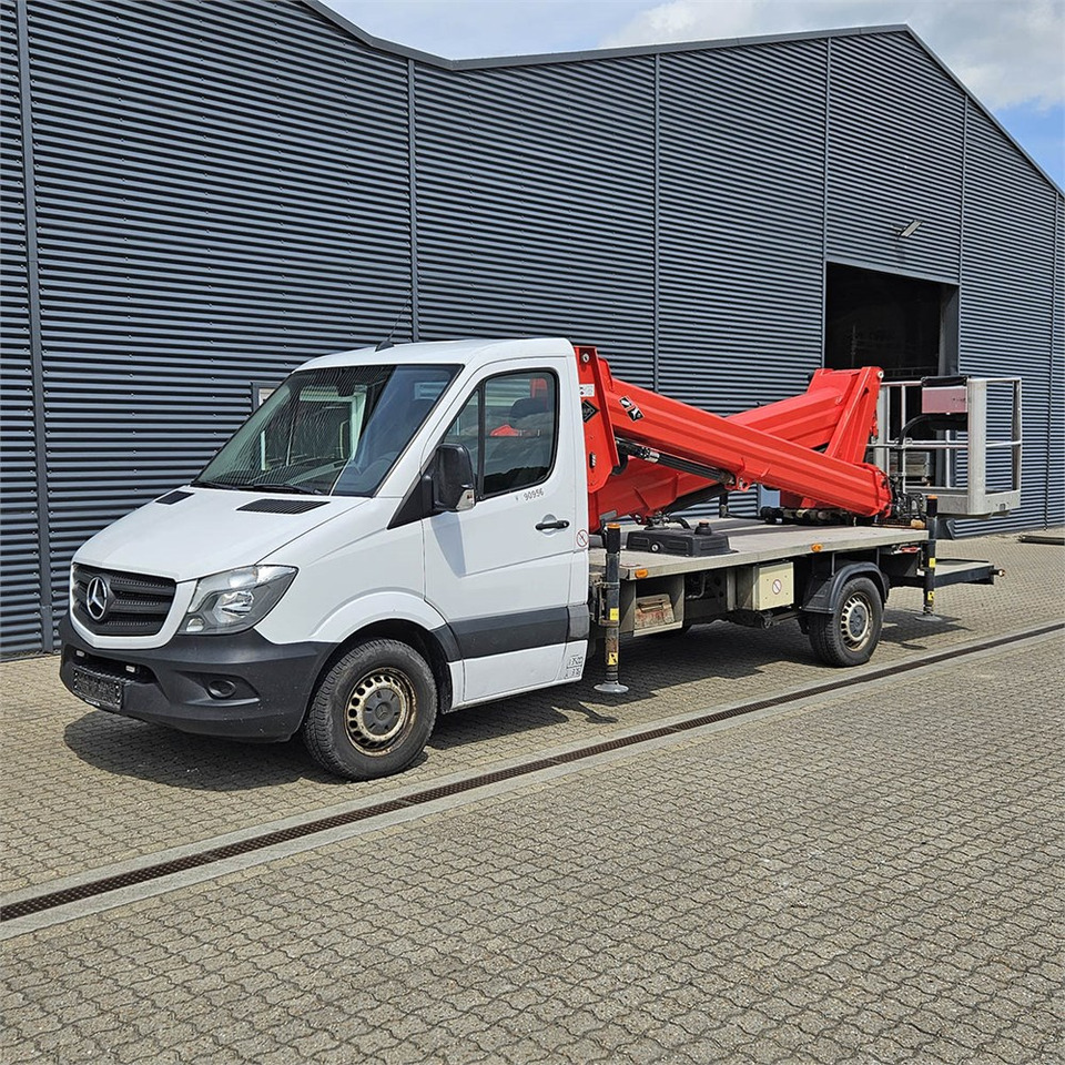 Versalift VTX-240 - Truck with aerial platform: picture 4 Versalift VTX-240 - Truck with aerial platform: picture 4