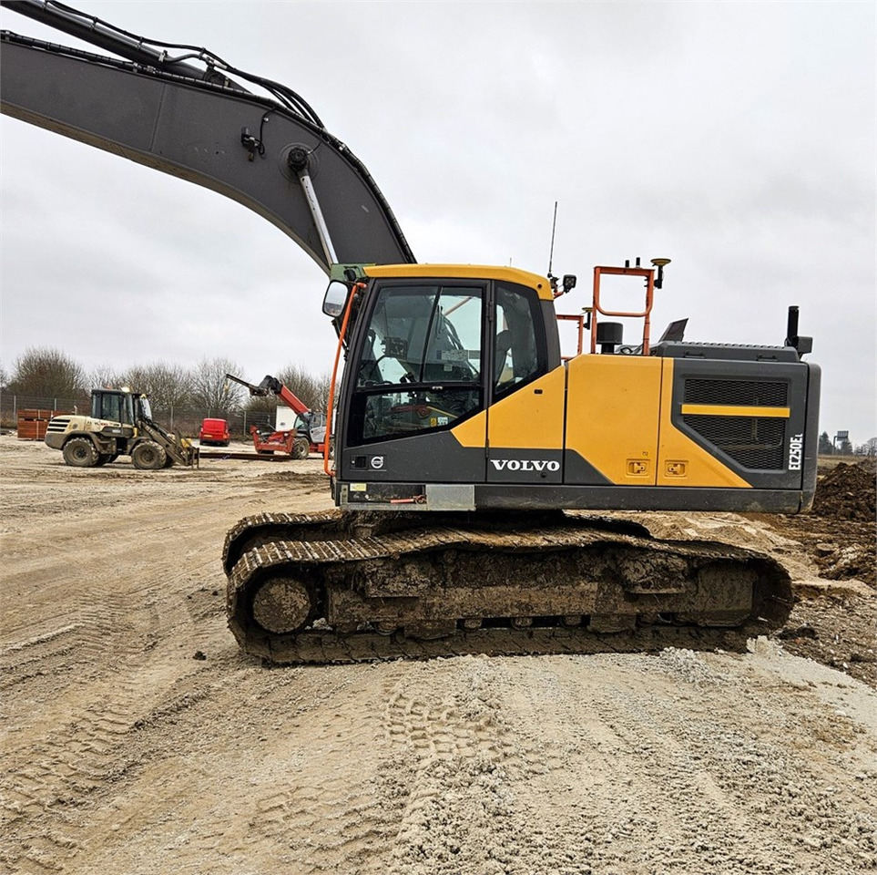 Volvo EC250 EL - Crawler excavator: picture 2 Volvo EC250 EL - Crawler excavator: picture 2
