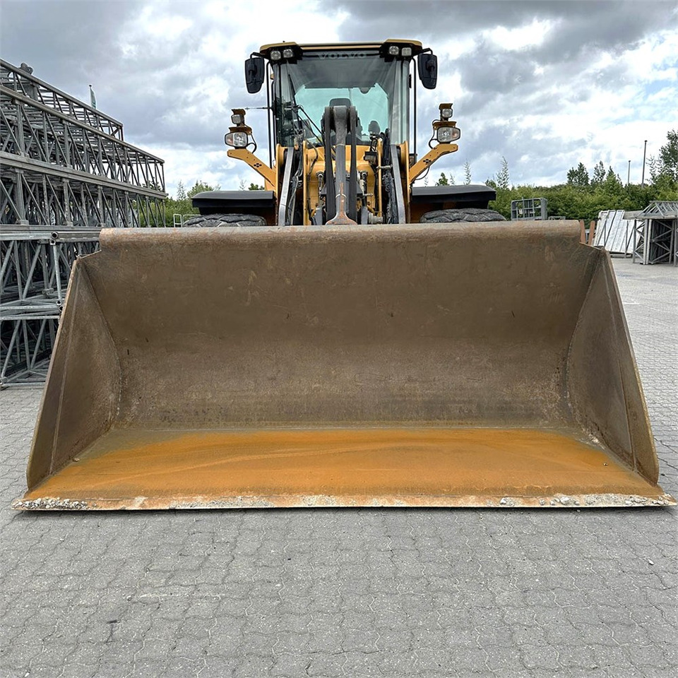 Volvo L120 H - Wheel loader: picture 3 Volvo L120 H - Wheel loader: picture 3