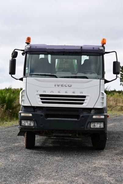 Iveco TRAKKER 380 - Hook lift truck: picture 4 Iveco TRAKKER 380 - Hook lift truck: picture 4