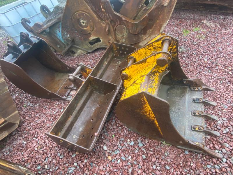 JCB LOT 3 GODETS CURAGE ET TERRASSEMENT 1M50/80CM/60CM - Excavator bucket for Construction machinery: picture 1 JCB LOT 3 GODETS CURAGE ET TERRASSEMENT 1M50/80CM/60CM - Excavator bucket for Construction machinery: picture 1
