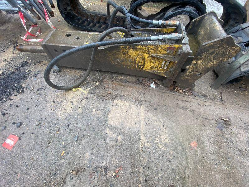 RHINO POUR PELLE 8-12 TONNES - Hydraulic hammer: picture 1 RHINO POUR PELLE 8-12 TONNES - Hydraulic hammer: picture 1