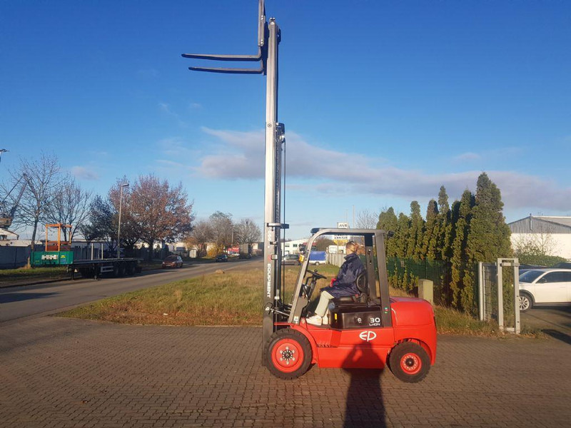 EP EFL302 - Electric forklift: picture 3 EP EFL302 - Electric forklift: picture 3