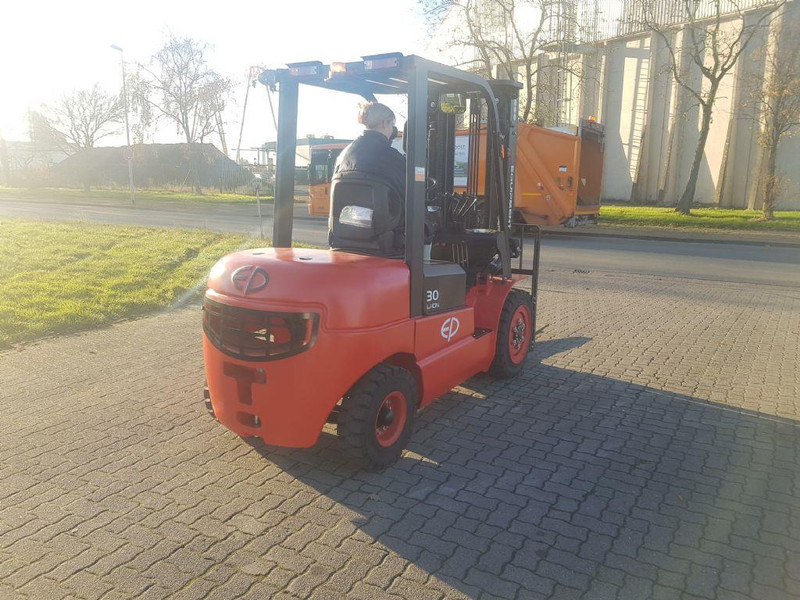 EP EFL302 - Electric forklift: picture 5 EP EFL302 - Electric forklift: picture 5