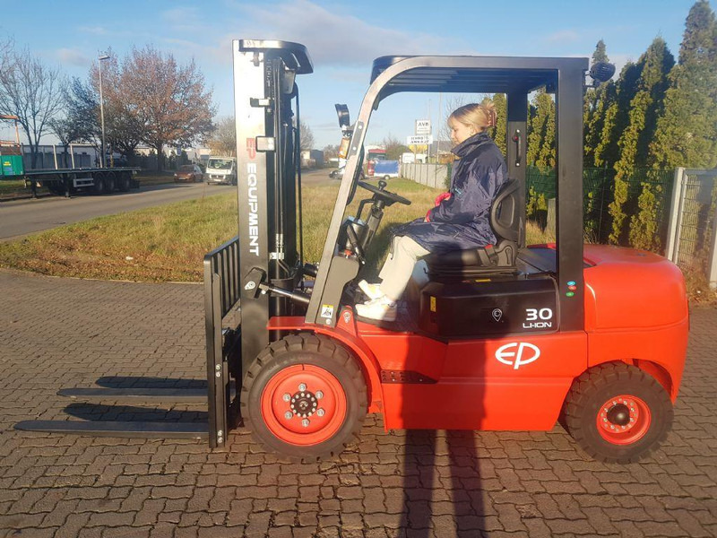 EP EFL302 - Electric forklift: picture 1 EP EFL302 - Electric forklift: picture 1