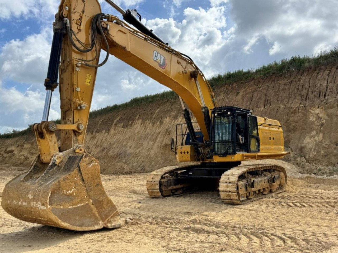 CAT 374-07 - Crawler excavator: picture 1 CAT 374-07 - Crawler excavator: picture 1