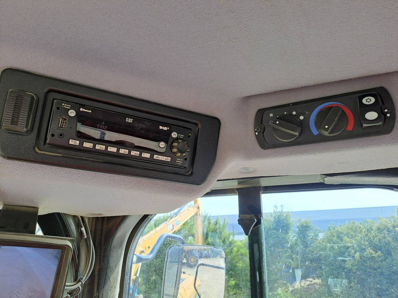 Wheel loader CAT 950GC: picture 9