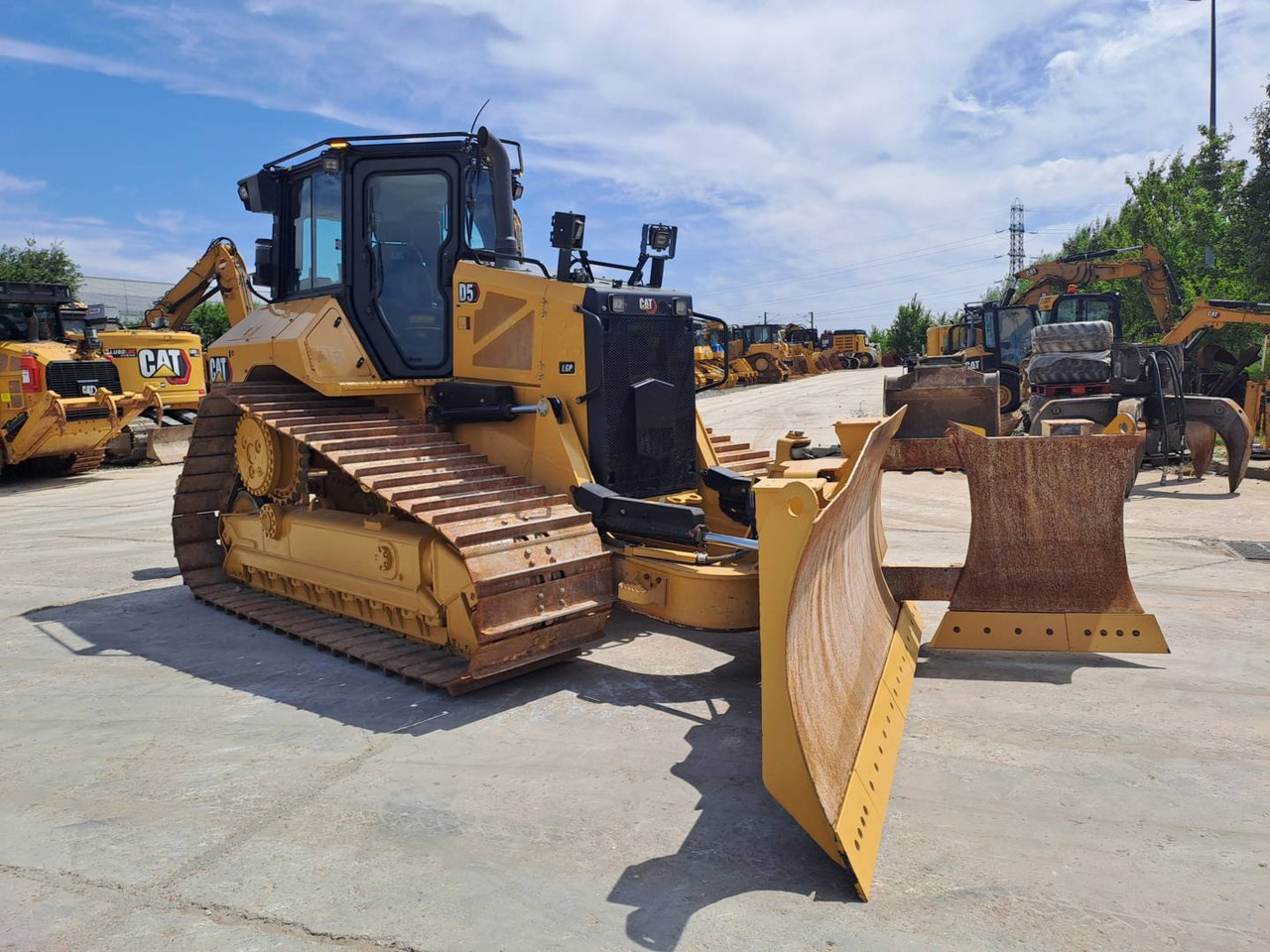 CAT D5 - Bulldozer: picture 2 CAT D5 - Bulldozer: picture 2