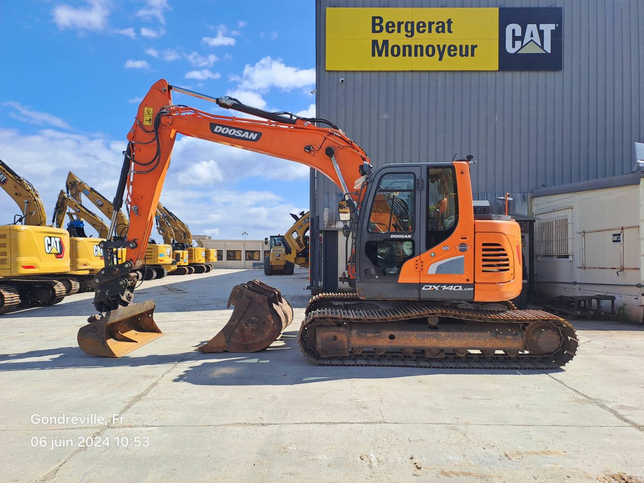 DOOSAN INFRACORE AMERICA CORP. DX140LCR - Crawler excavator: picture 1 DOOSAN INFRACORE AMERICA CORP. DX140LCR - Crawler excavator: picture 1