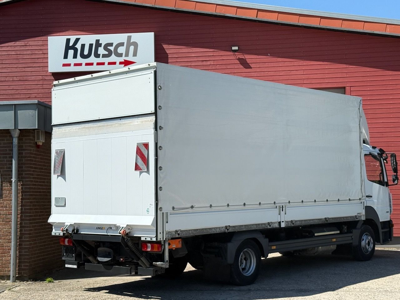 Mercedes-Benz Atego 818L Plane, Ladebordwand, Klima, AHK - Curtain side truck: picture 3 Mercedes-Benz Atego 818L Plane, Ladebordwand, Klima, AHK - Curtain side truck: picture 3