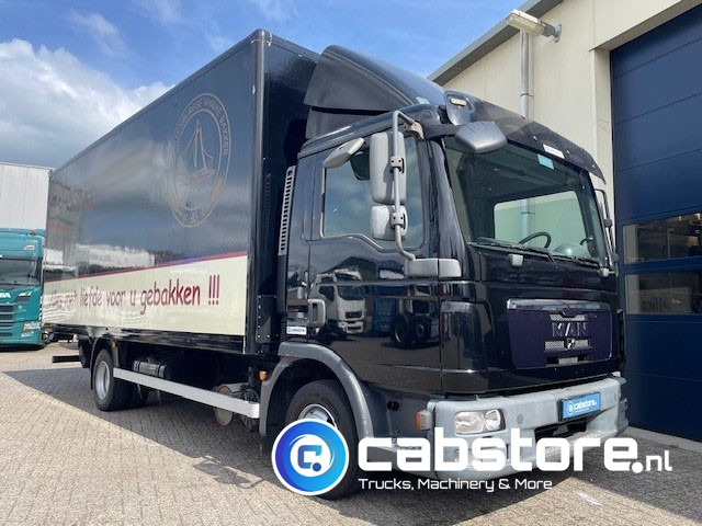MAN TGL 8.180 4X2 BB Euro 5 - Handgeschakelde versnellingsbak - Laadklep - Bouwjaar 2010 - 3 zitplaatsen - Closed box van: picture 2 MAN TGL 8.180 4X2 BB Euro 5 - Handgeschakelde versnellingsbak - Laadklep - Bouwjaar 2010 - 3 zitplaatsen - Closed box van: picture 2