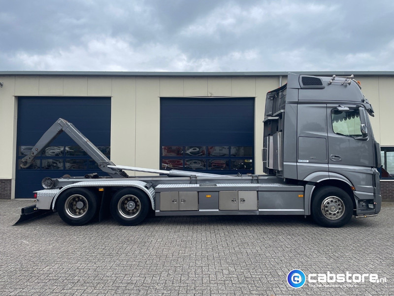 Mercedes-Benz Actros 3363 6x2 Containersysteem - Euro 6 - Bouwjaar 2014 - VDL 21 Ton Haakarmsysteem - 630 Pk Euro 6 - NL Truck - Hook lift truck: picture 5 Mercedes-Benz Actros 3363 6x2 Containersysteem - Euro 6 - Bouwjaar 2014 - VDL 21 Ton Haakarmsysteem - 630 Pk Euro 6 - NL Truck - Hook lift truck: picture 5