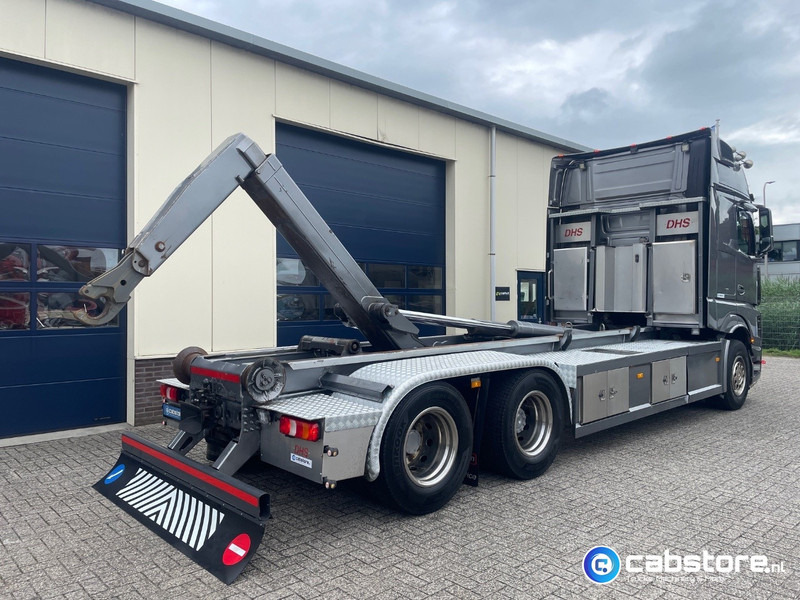 Mercedes-Benz Actros 3363 6x2 Containersysteem - Euro 6 - Bouwjaar 2014 - VDL 21 Ton Haakarmsysteem - 630 Pk Euro 6 - NL Truck - Hook lift truck: picture 4 Mercedes-Benz Actros 3363 6x2 Containersysteem - Euro 6 - Bouwjaar 2014 - VDL 21 Ton Haakarmsysteem - 630 Pk Euro 6 - NL Truck - Hook lift truck: picture 4