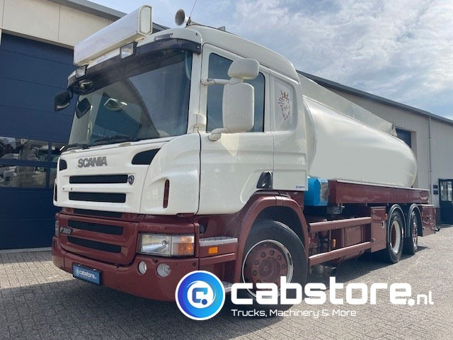 Scania P 380 B 6X2*4 HNA - RETARDER - Tankwagen olie - Olietank - ADR - 16.920 liter - Bouwjaar 2007 - Km 881.924 - Tanker truck: picture 2 Scania P 380 B 6X2*4 HNA - RETARDER - Tankwagen olie - Olietank - ADR - 16.920 liter - Bouwjaar 2007 - Km 881.924 - Tanker truck: picture 2