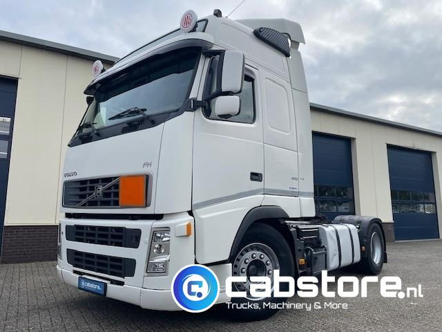 Volvo FH 400 4X2 Euro 5 - VEB+ Brake - Globetrotter - I-Shift - 2 tanks - Bouwjaar 2007 - Km 1.097.798 - Tractor truck: picture 2 Volvo FH 400 4X2 Euro 5 - VEB+ Brake - Globetrotter - I-Shift - 2 tanks - Bouwjaar 2007 - Km 1.097.798 - Tractor truck: picture 2