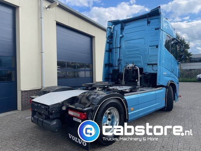 Volvo FH 460 4x2 Tractor Euro 6 (E) - Showtruck - Bouwjaar 2023 - Km 324.389 - Vloeistof pomp/PTO - VEB+ - Zeer goede conditie !! - Tractor truck: picture 4 Volvo FH 460 4x2 Tractor Euro 6 (E) - Showtruck - Bouwjaar 2023 - Km 324.389 - Vloeistof pomp/PTO - VEB+ - Zeer goede conditie !! - Tractor truck: picture 4
