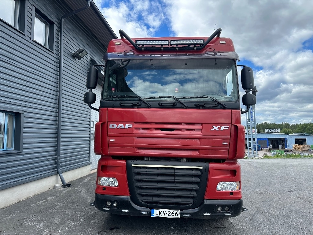 DAF XF105.410 8x2 - Hook lift truck: picture 2 DAF XF105.410 8x2 - Hook lift truck: picture 2