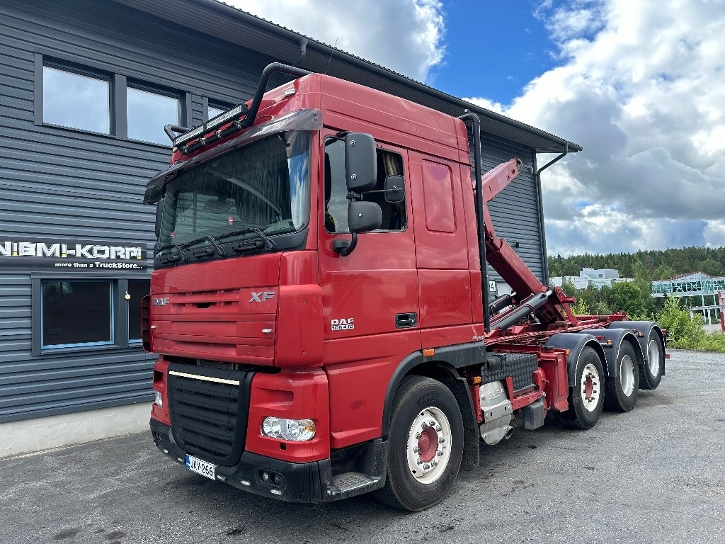DAF XF105.410 8x2 - Hook lift truck: picture 1 DAF XF105.410 8x2 - Hook lift truck: picture 1